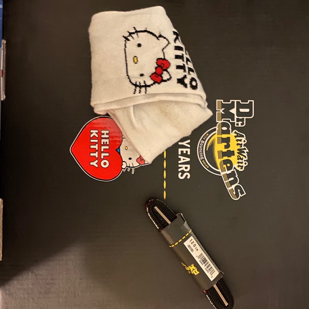 Dr. martens x Hello Kitty Jadons
